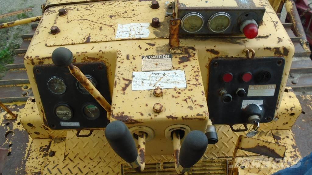 Komatsu D 68 E-1 Kāpurķēžu buldozeri