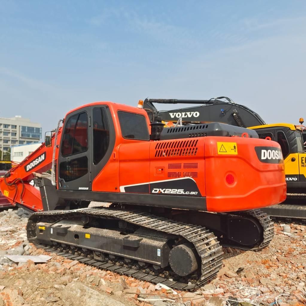 Doosan DX225LC-9C Kāpurķēžu ekskavatori