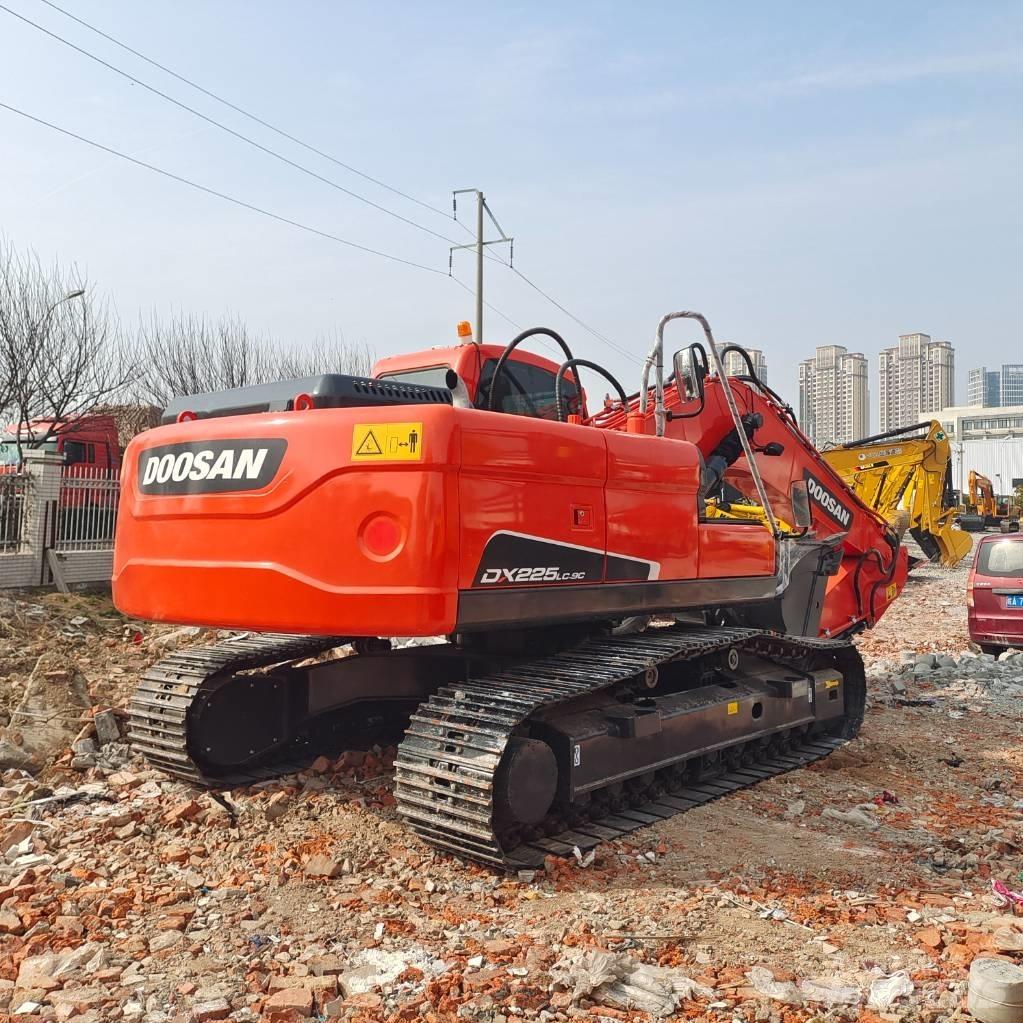 Doosan DX225LC-9C Kāpurķēžu ekskavatori