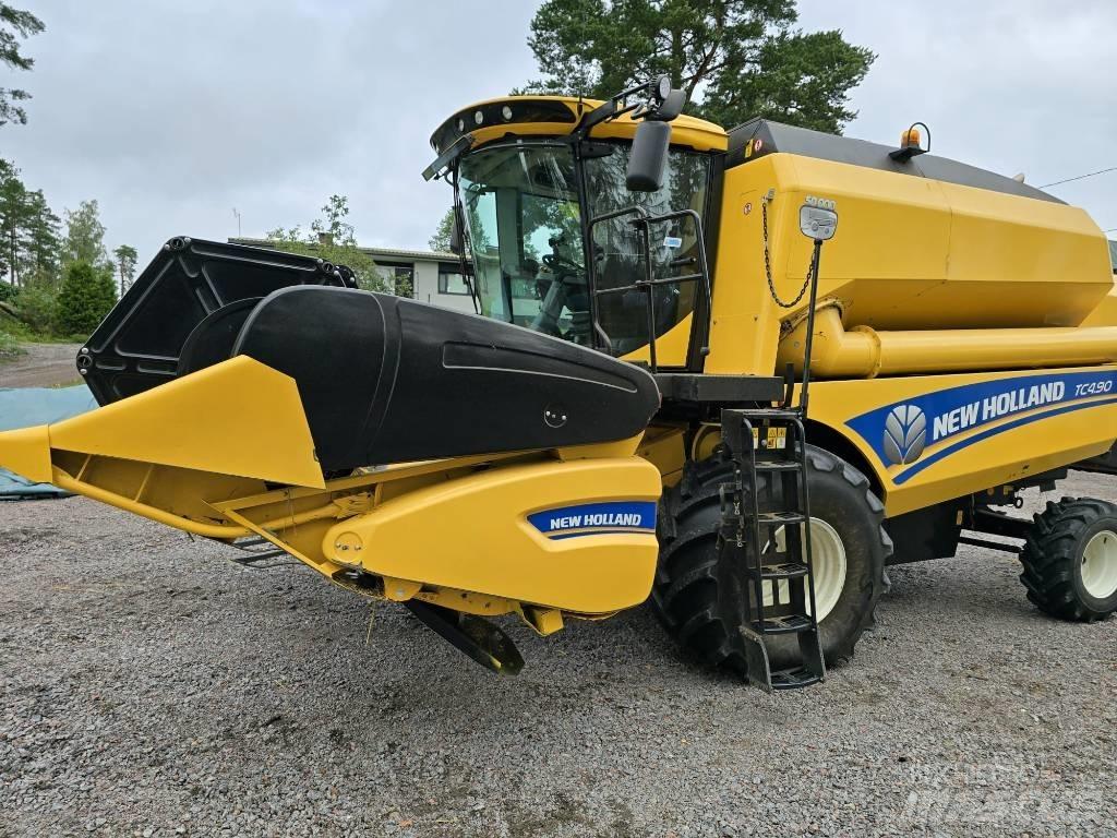 New Holland TC 4.90 Ražas novākšanas kombaini