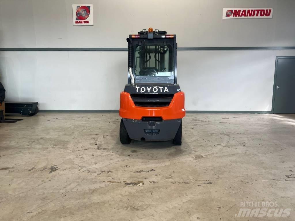 Toyota 40-8FD45N Tehnika ar dīzeļa dzinēju