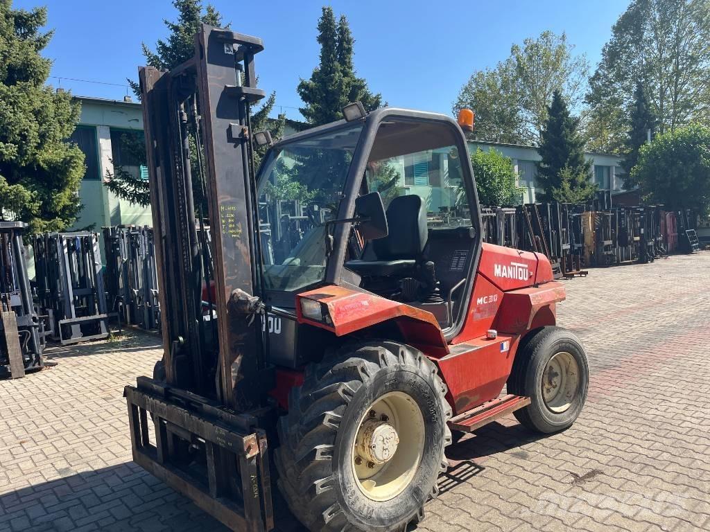 Manitou MC 30 V-4173 Apvidus autokrāvējs