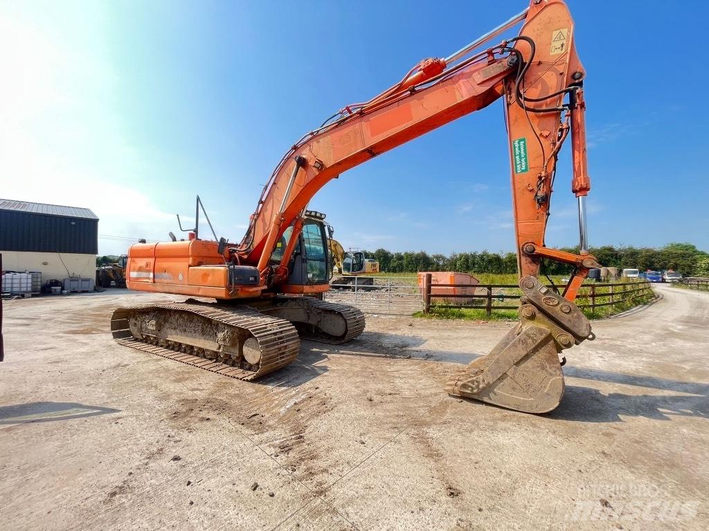 Doosan DX225 Ekskavatori uz riteņiem
