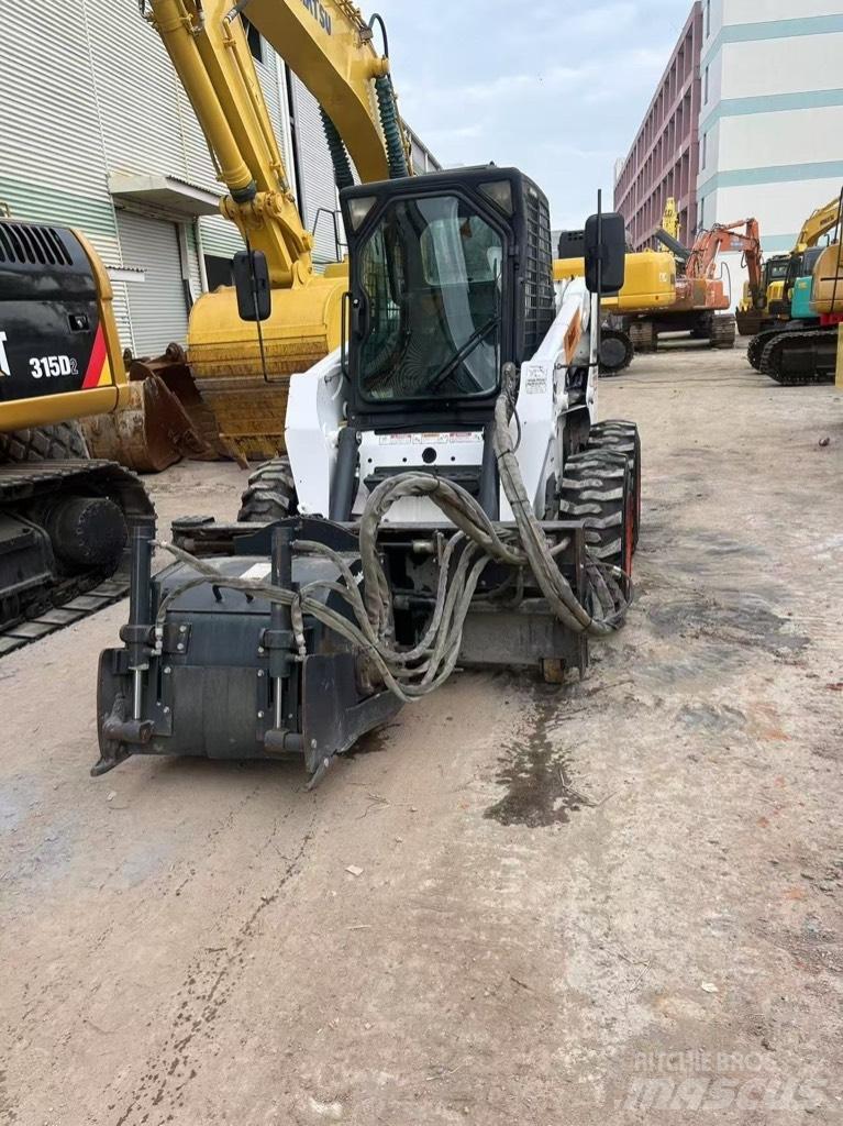 Bobcat S 220 Lietoti riteņu kompaktiekrāvēji