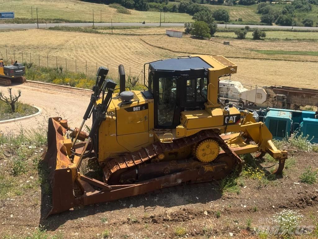 CAT D 6 T XL Kāpurķēžu buldozeri