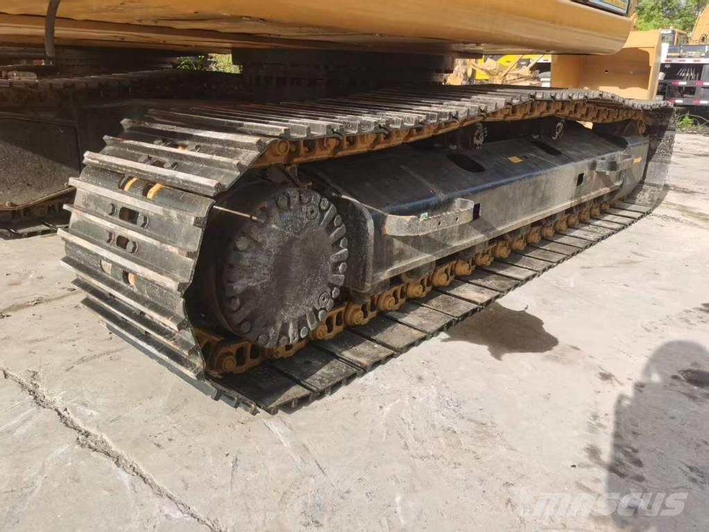 CAT 320d2 Kāpurķēžu ekskavatori