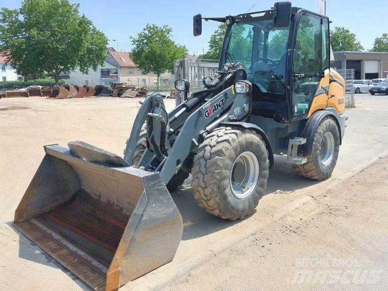 Giant G 5000 X-Tra Lietoti riteņu kompaktiekrāvēji