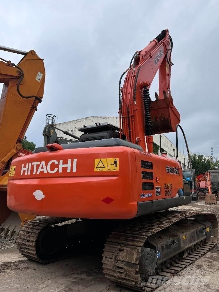 Hitachi ZX 200 Kāpurķēžu ekskavatori