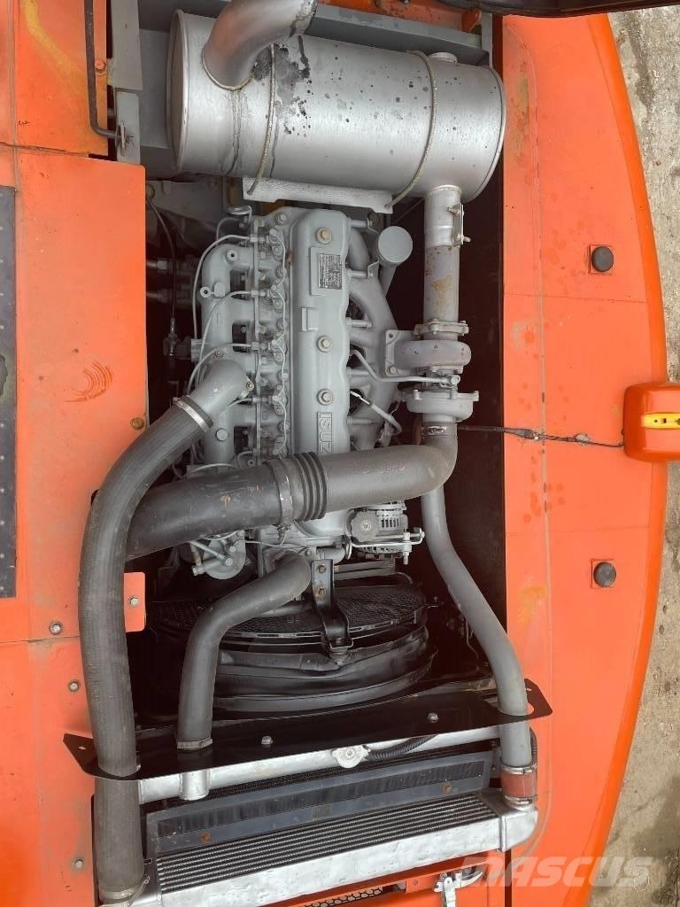 Hitachi ZX 200 Kāpurķēžu ekskavatori