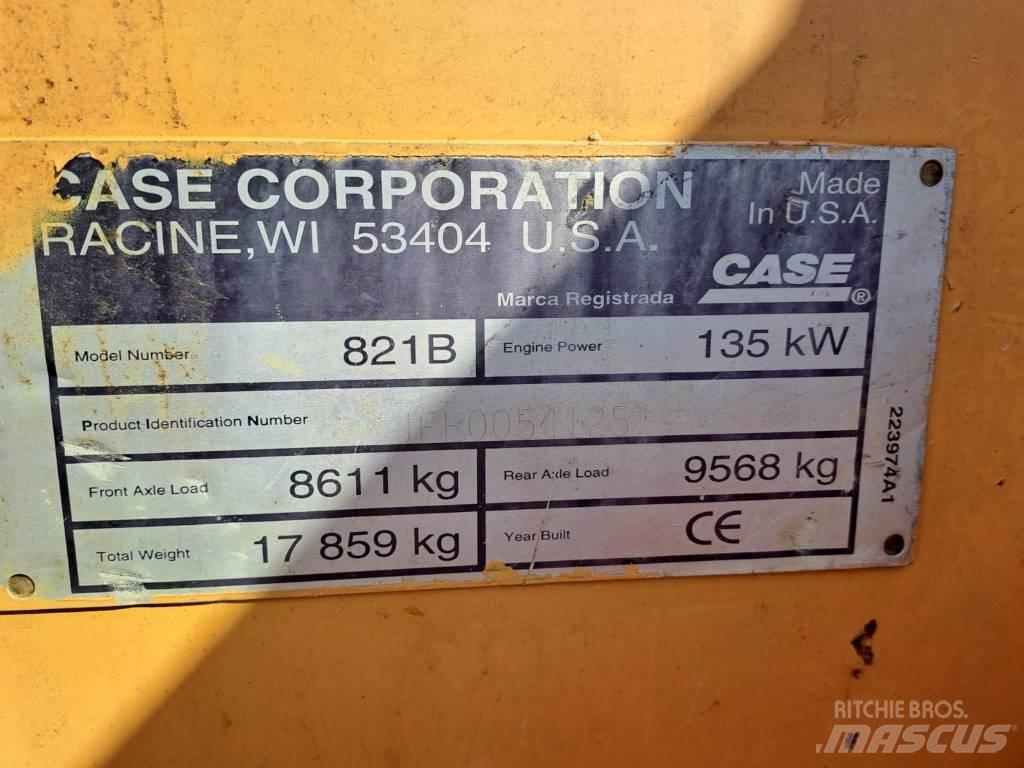 CASE 821 B Iekrāvēji uz riteņiem