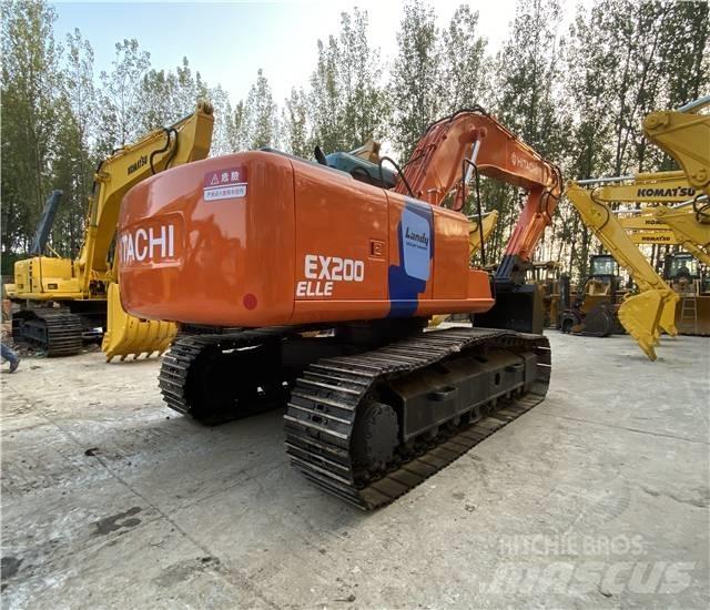 Hitachi EX 200-2 Kāpurķēžu ekskavatori