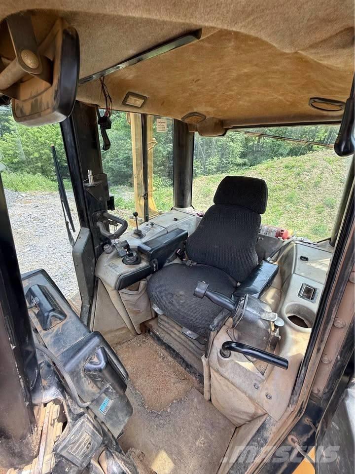 CAT D 6 N XL Kāpurķēžu buldozeri