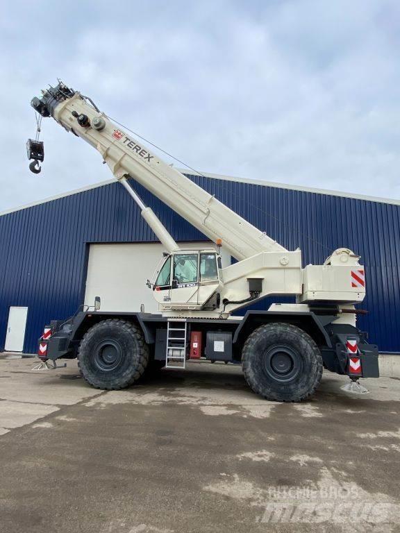 Terex RT 100 Celtņi nelīdzenām virsmām