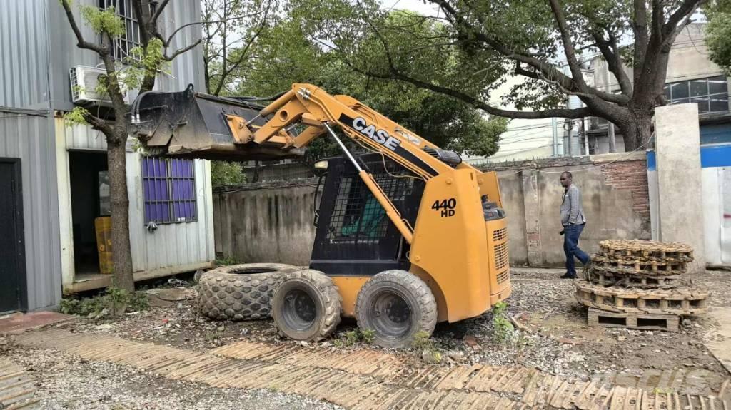 CASE 440 Lietoti riteņu kompaktiekrāvēji