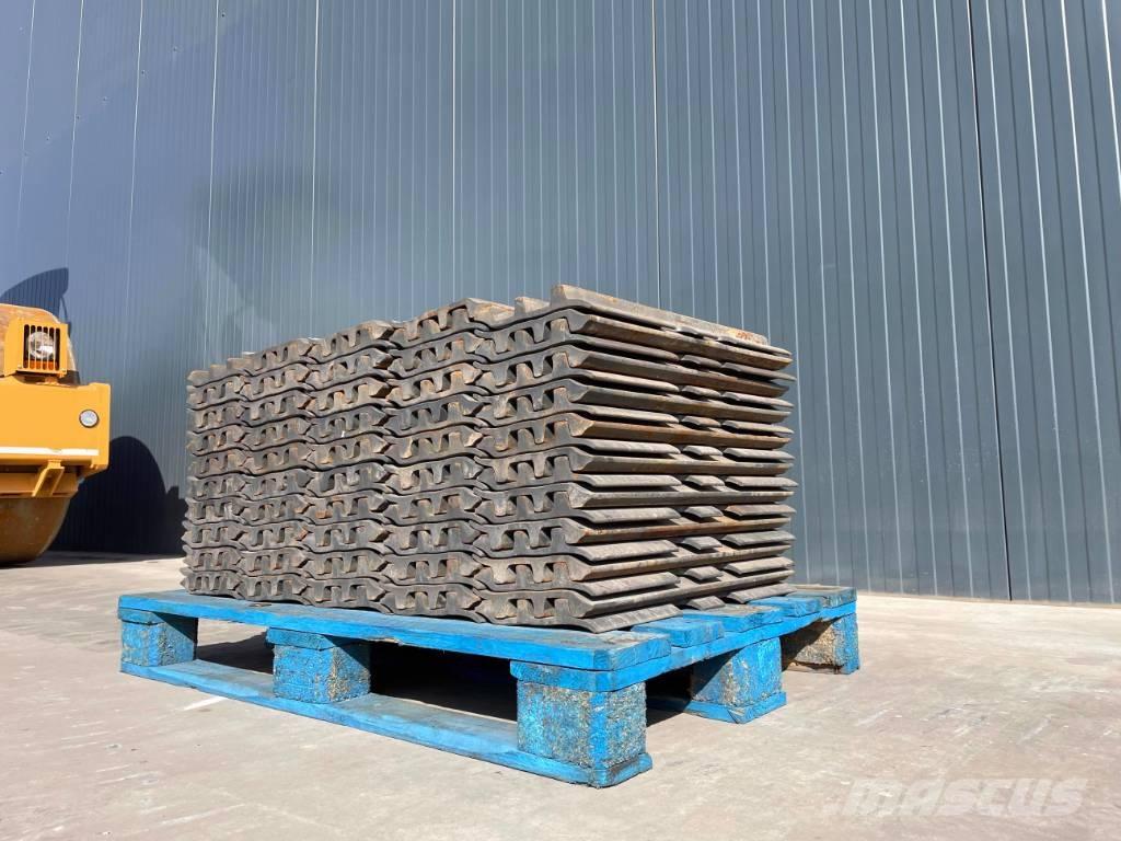 JCB JS240 Sliedes, ķēdes un šasija