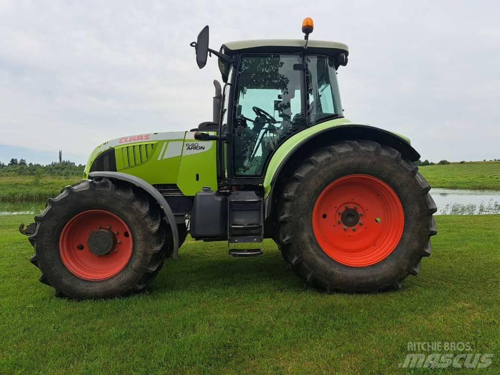 CLAAS Arion 640 Traktori