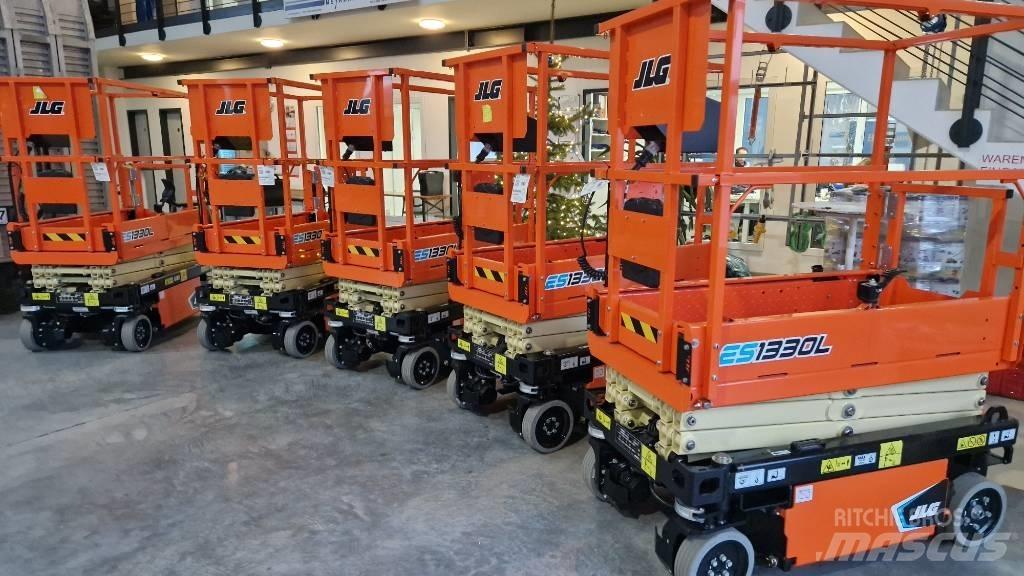 JLG ES 1330 L Šķerveida pacēlāji