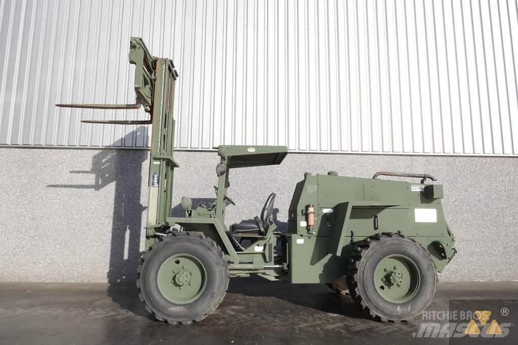 CASE M4K Ex-army Apvidus autokrāvējs