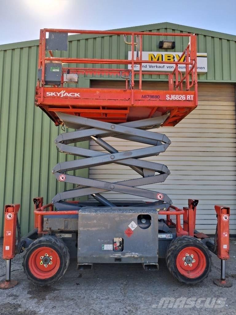 SkyJack SJ 6826 RT Šķerveida pacēlāji