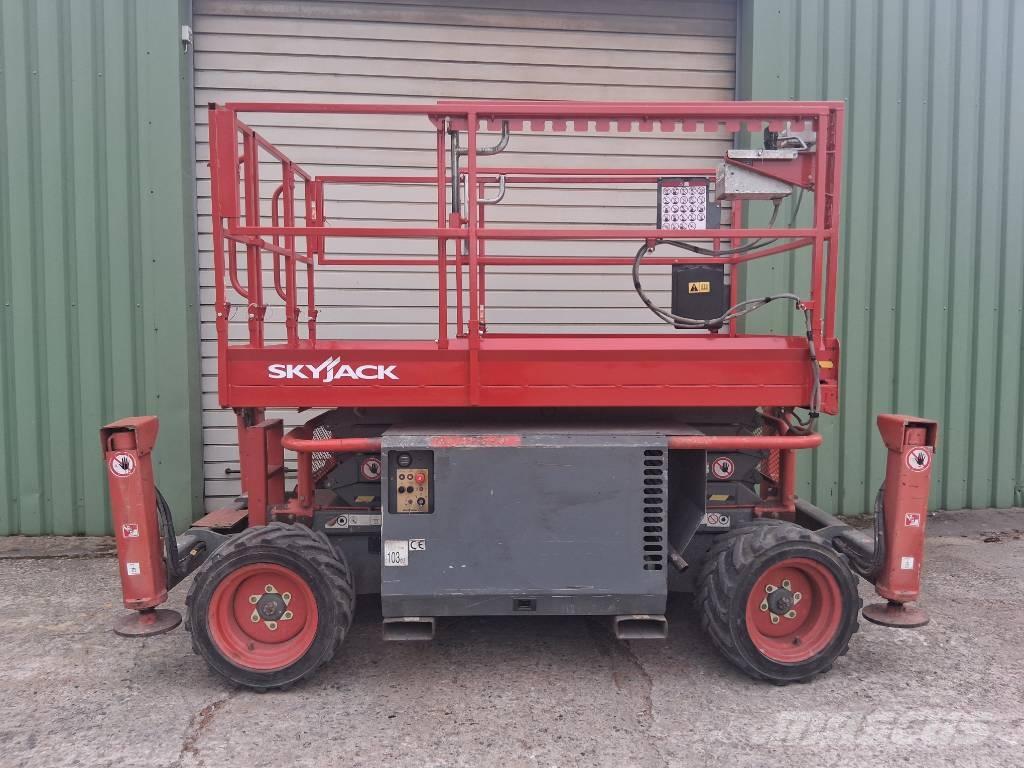 SkyJack SJ 6826 RT Šķerveida pacēlāji