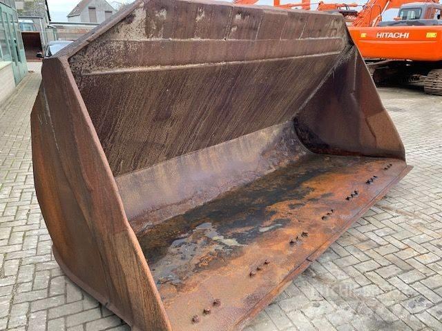 CAT 988 F Iekrāvēji uz riteņiem