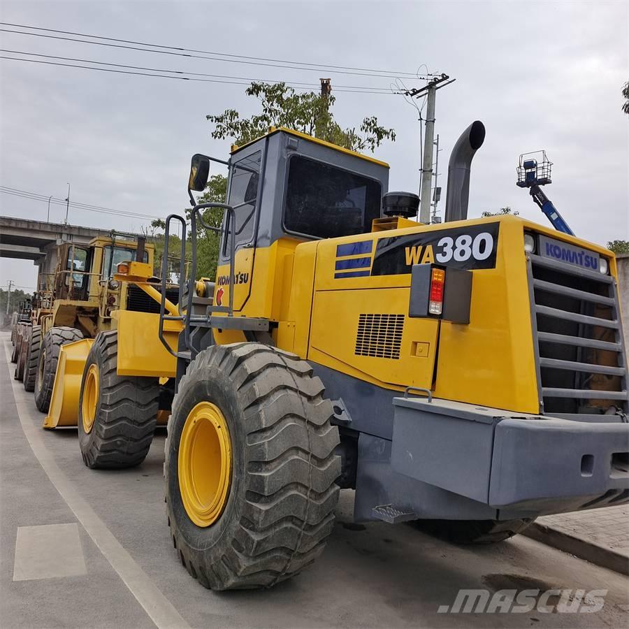 Komatsu WA 380 Kāpurķēžu ekskavatori