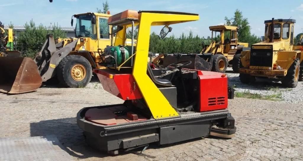 Tennant 528 Ielu tīrīšanas mašīnas