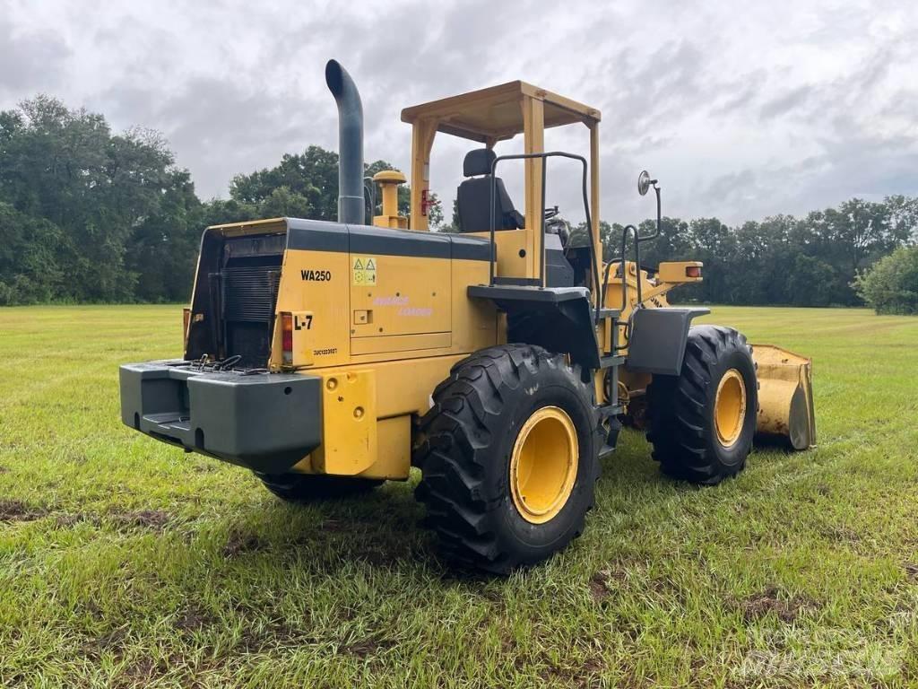 Komatsu WA 250-3L Iekrāvēji uz riteņiem
