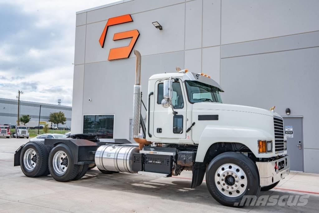 Mack Pinnacle 64T Vilcēji