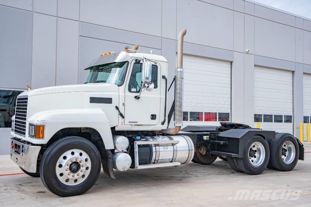 Mack Pinnacle 64T Vilcēji