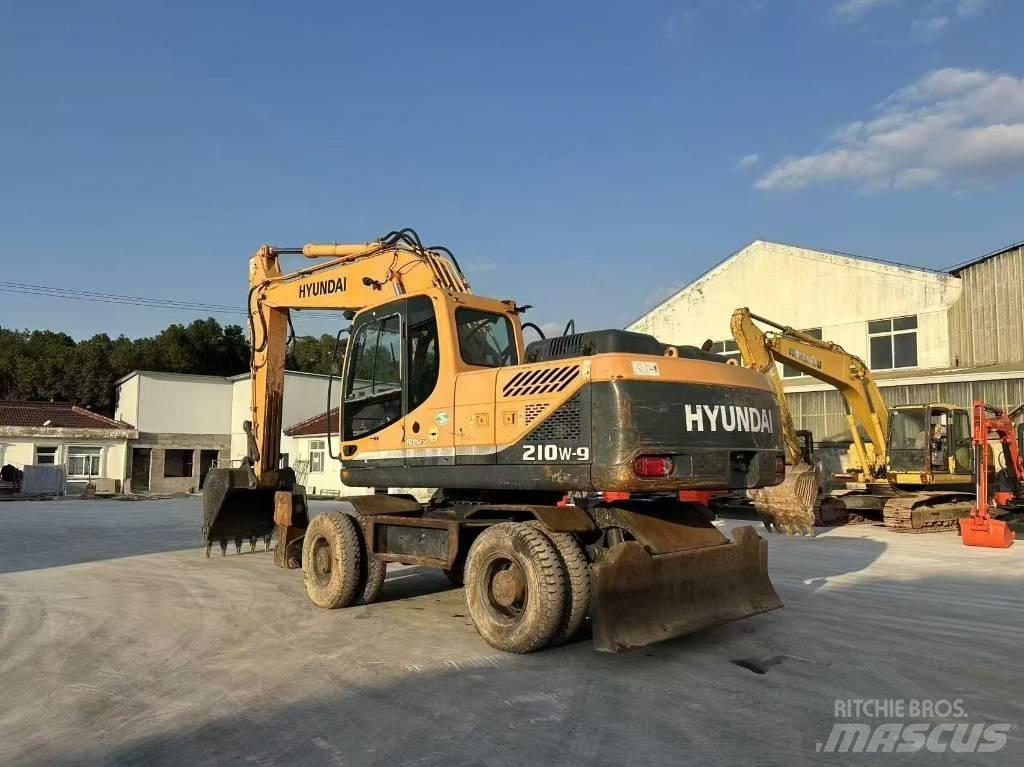 Hyundai 210W-9 Ekskavatori uz riteņiem