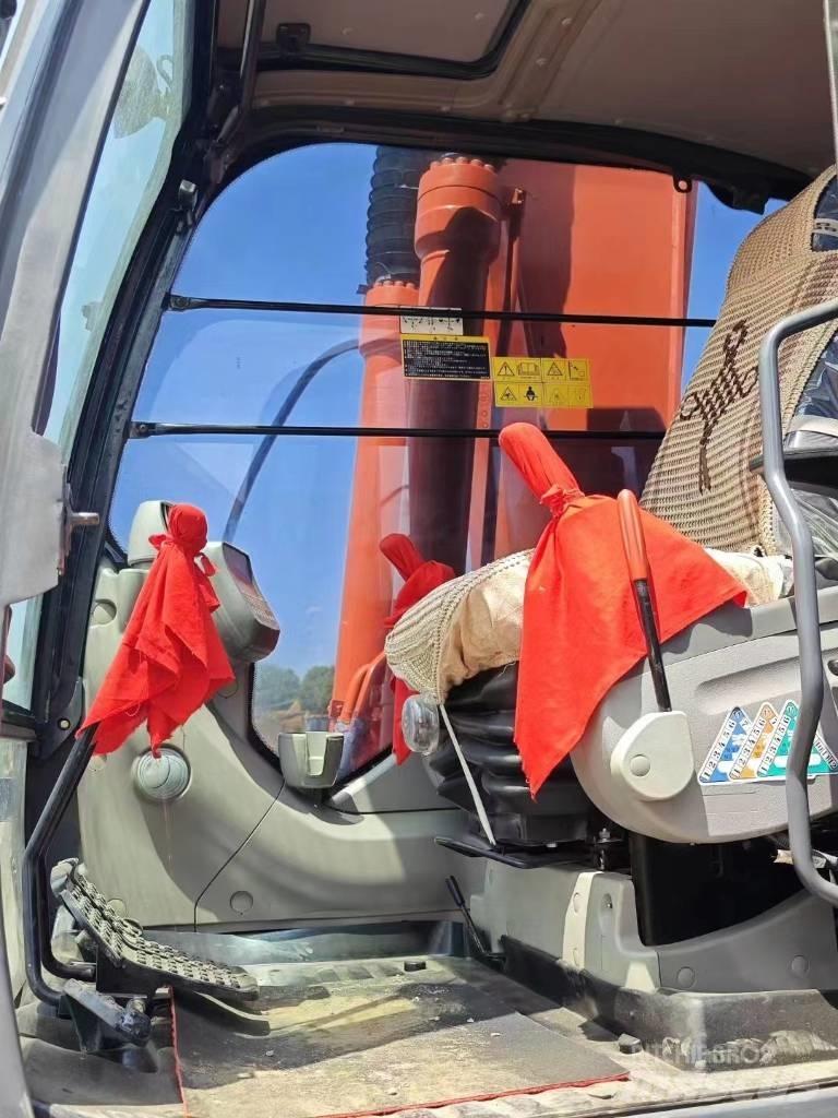 Hitachi ZX200 Kāpurķēžu ekskavatori