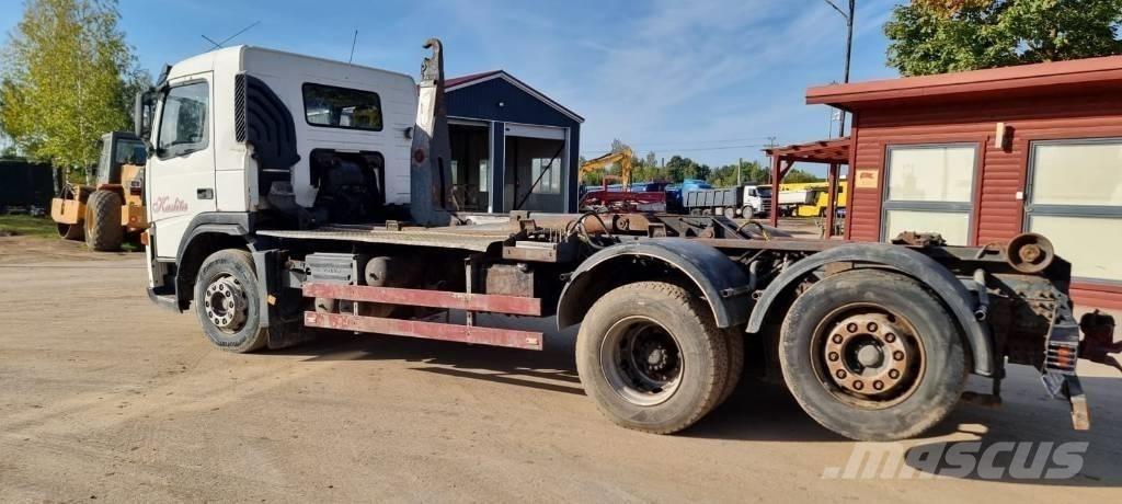 Volvo FM 12 Treileri ar āķi
