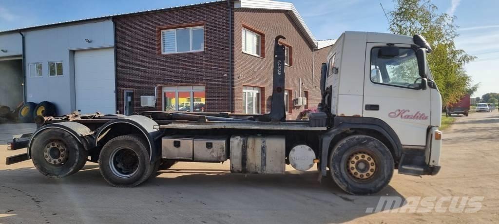 Volvo FM 12 Treileri ar āķi