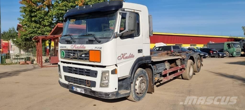 Volvo FM 12 Treileri ar āķi