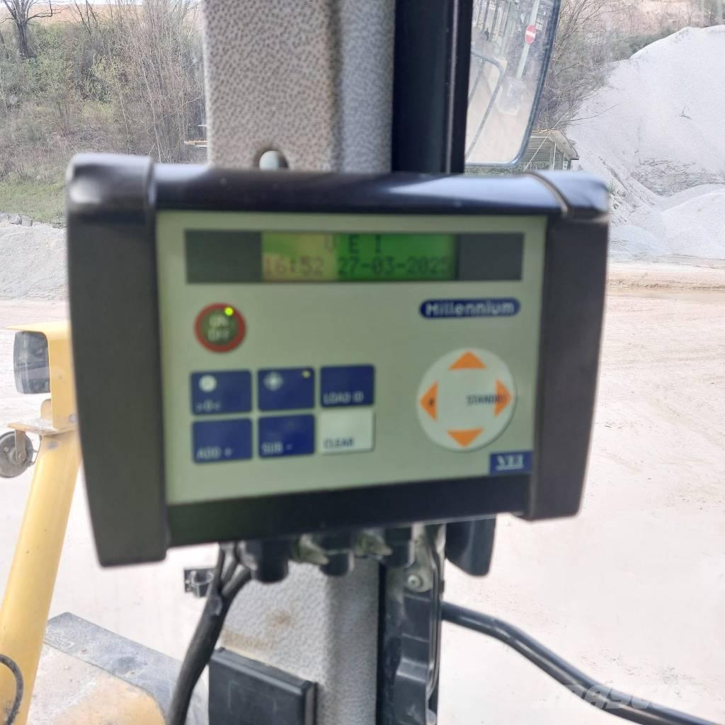 Komatsu WA 600-3 Iekrāvēji uz riteņiem