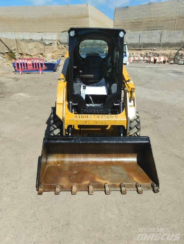 CAT 226 D Lietoti riteņu kompaktiekrāvēji