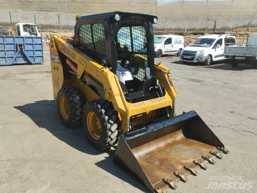 CAT 226 D Lietoti riteņu kompaktiekrāvēji