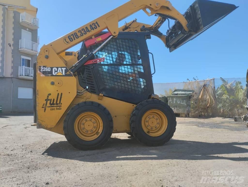 CAT 226 D Lietoti riteņu kompaktiekrāvēji