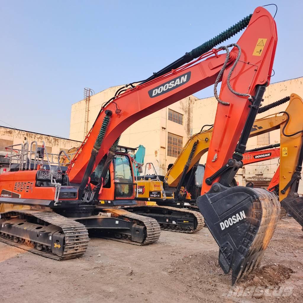 Doosan DX225LC-9C Kāpurķēžu ekskavatori