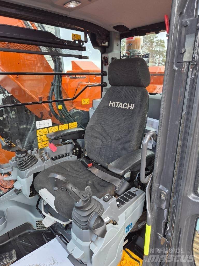 Hitachi ZX 135 US -7 Kāpurķēžu ekskavatori