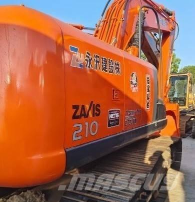 Hitachi ZX 210 Kāpurķēžu ekskavatori