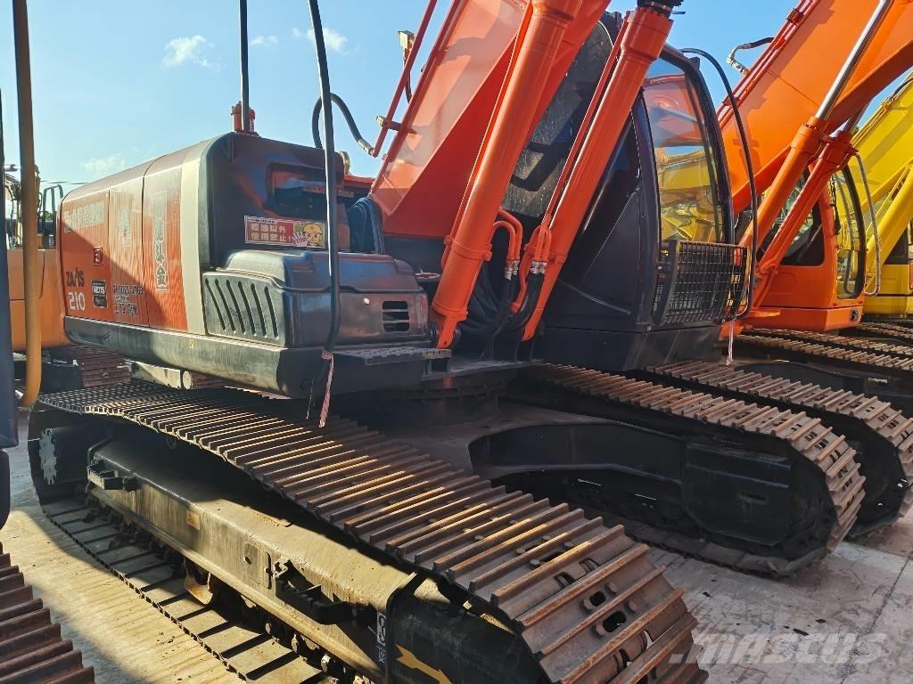 Hitachi ZX 210 Kāpurķēžu ekskavatori