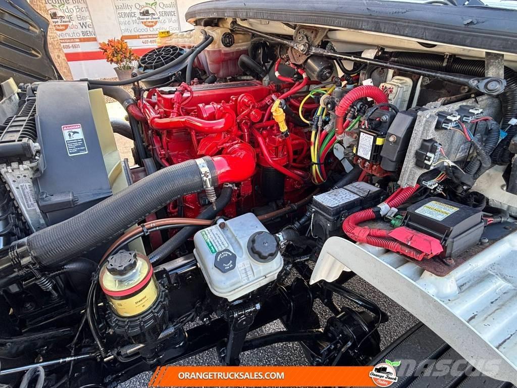 Freightliner M2 Furgons