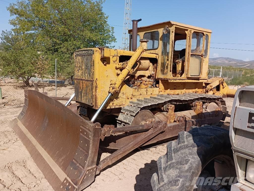 Komatsu D 85 A-12 Kāpurķēžu buldozeri