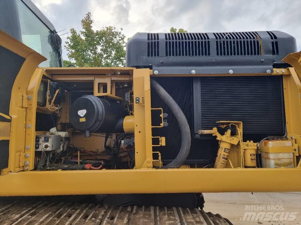 CAT 330 D Kāpurķēžu ekskavatori