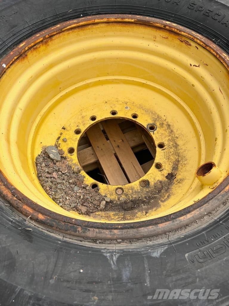 Nokian 700/70-34 Riepas, riteņi un diski