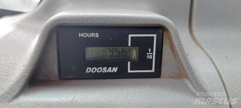 Doosan DX225LC-5 Kāpurķēžu ekskavatori