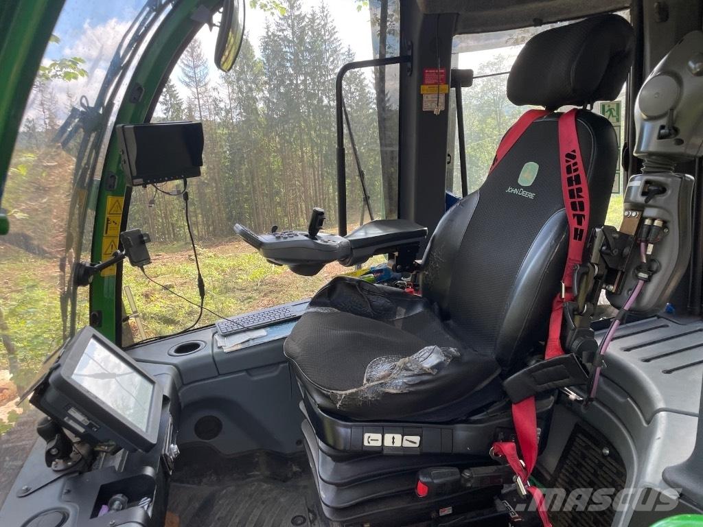 John Deere 1270G 8WD Harvesteri