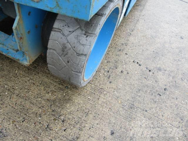 Genie GS 3246 (962) Šķerveida pacēlāji